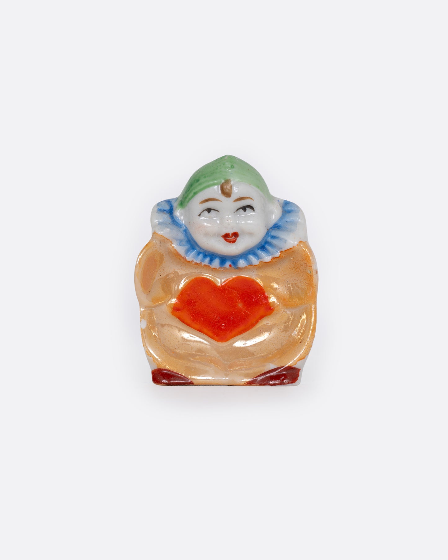 A Japanese harlequin clown dish with a red heart card suit costume. Shown from the top.