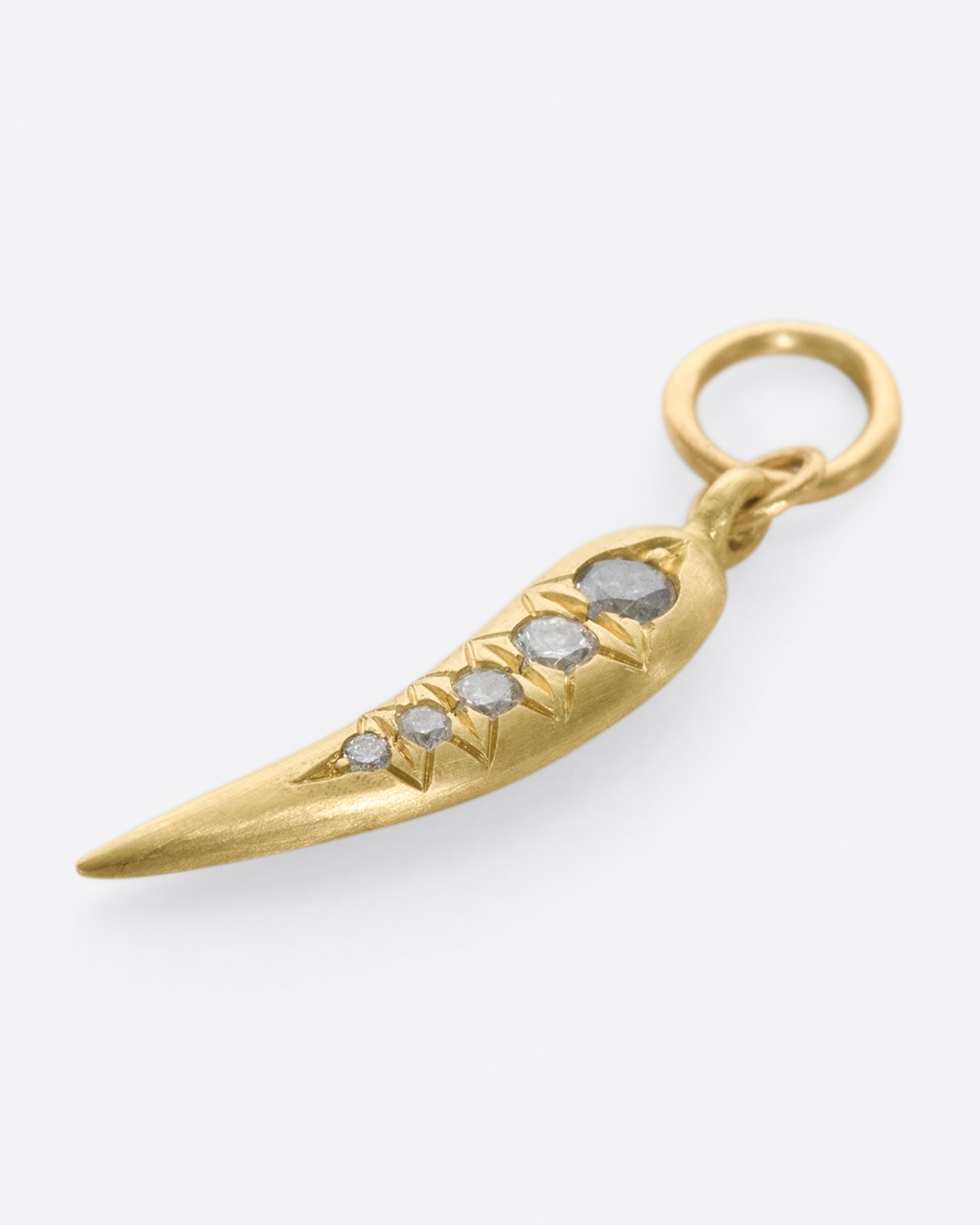 An homage to a classic Italian horn, lined with gray diamonds.