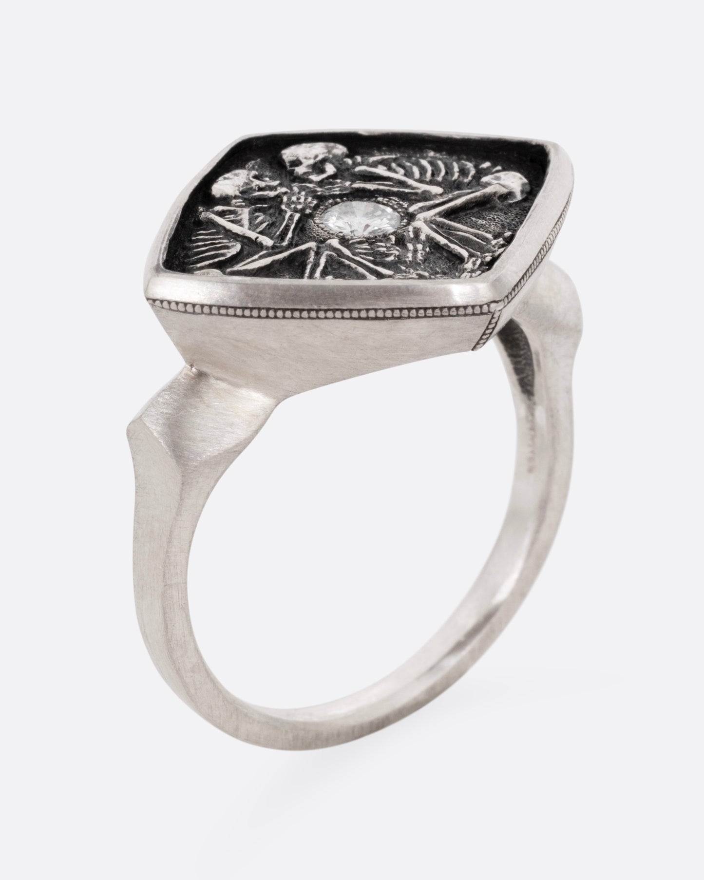 Dolcis Mortem Skeleton Ring