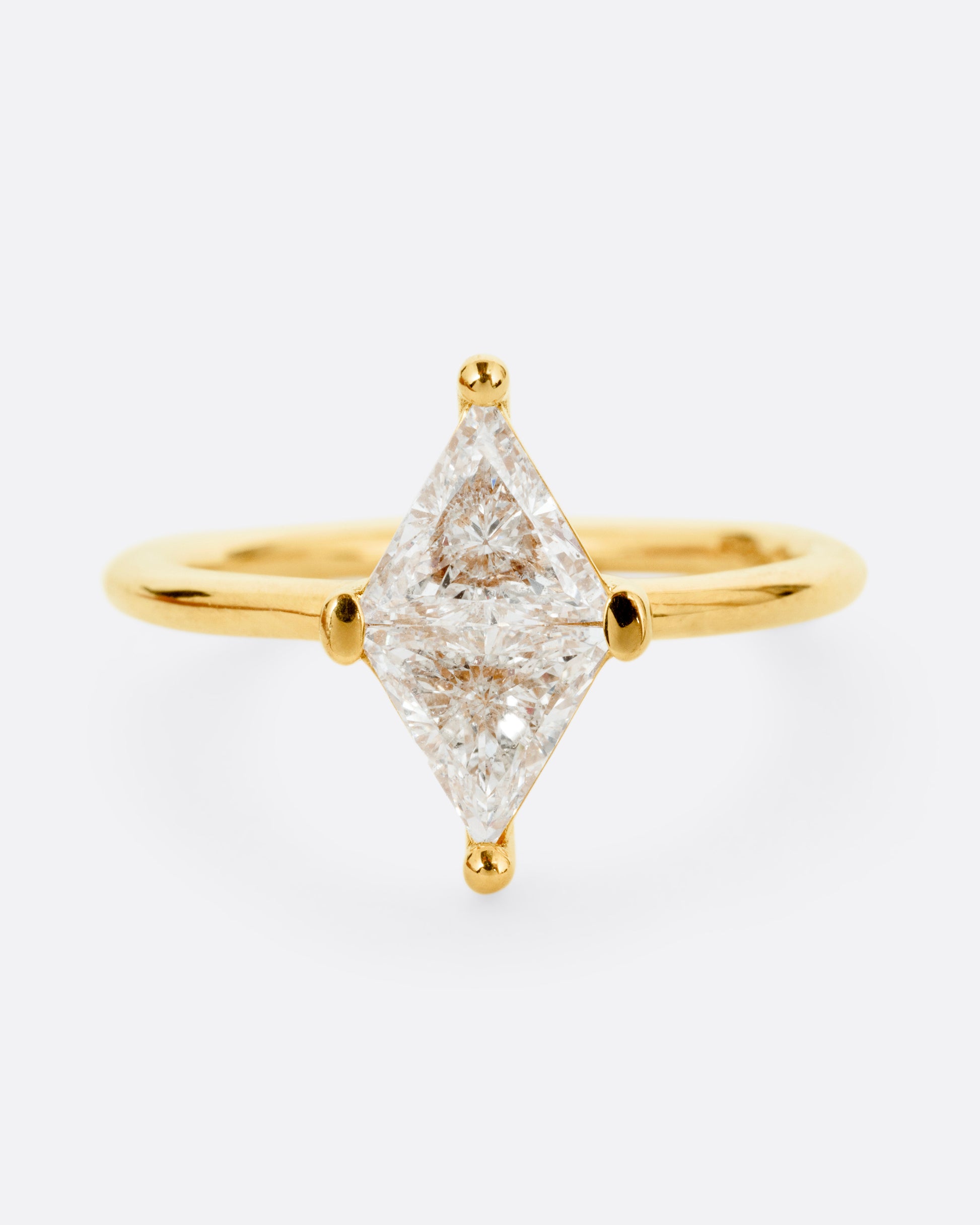 A yellow gold ring with two triangular diamonds mirroring each other. Shown from the front.