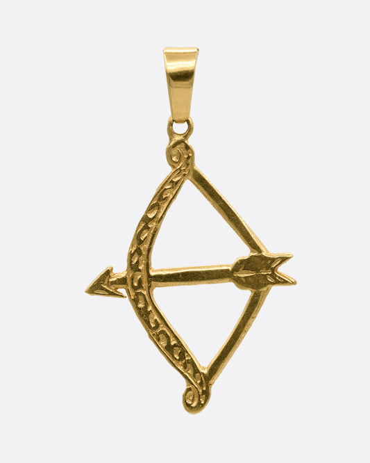 A yellow gold engraved bow and arrow charm. Shown from the front.