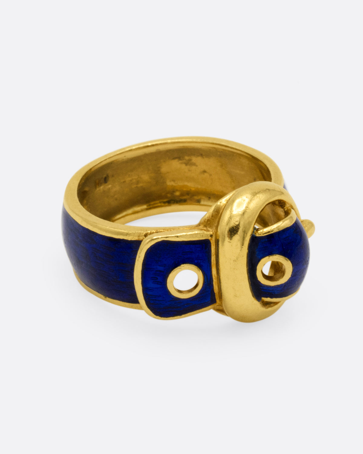 A yellow gold belt buckle ring with blue enamel, shown from the side.