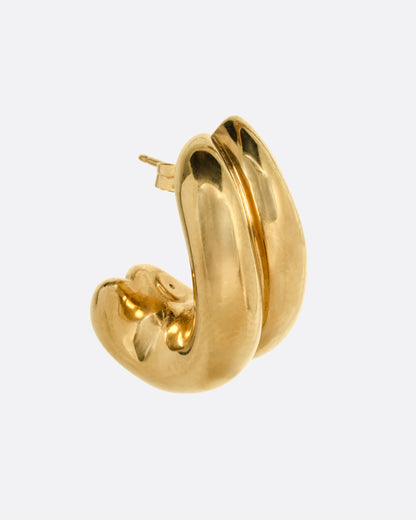 Vintage yellow gold domed huggie earrings, side view of one earring