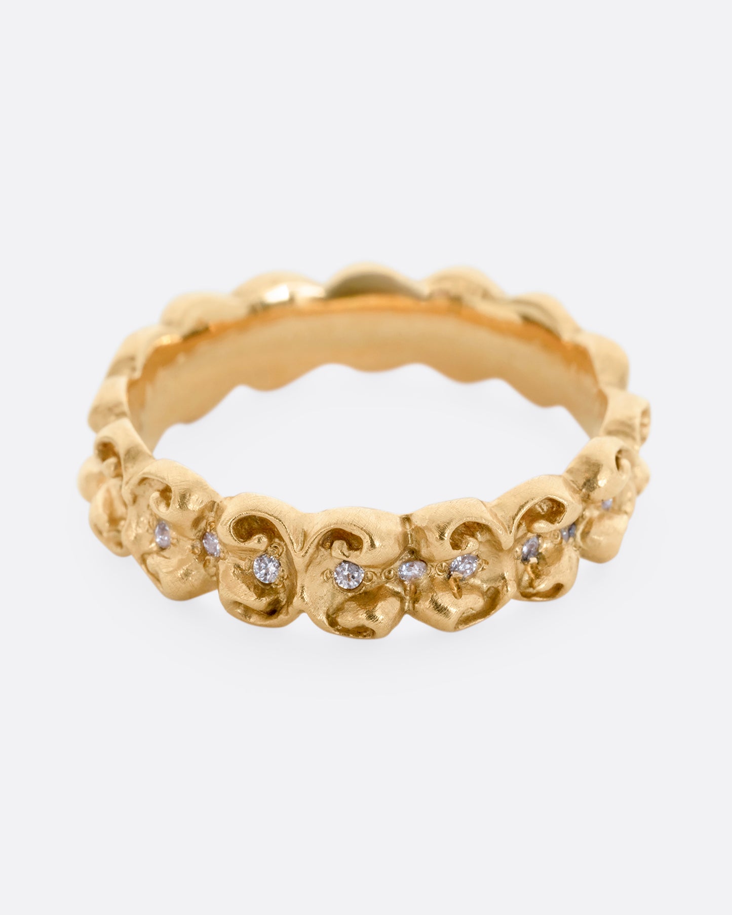 A bubble floral infinity band with round white diamonds all the way around. 