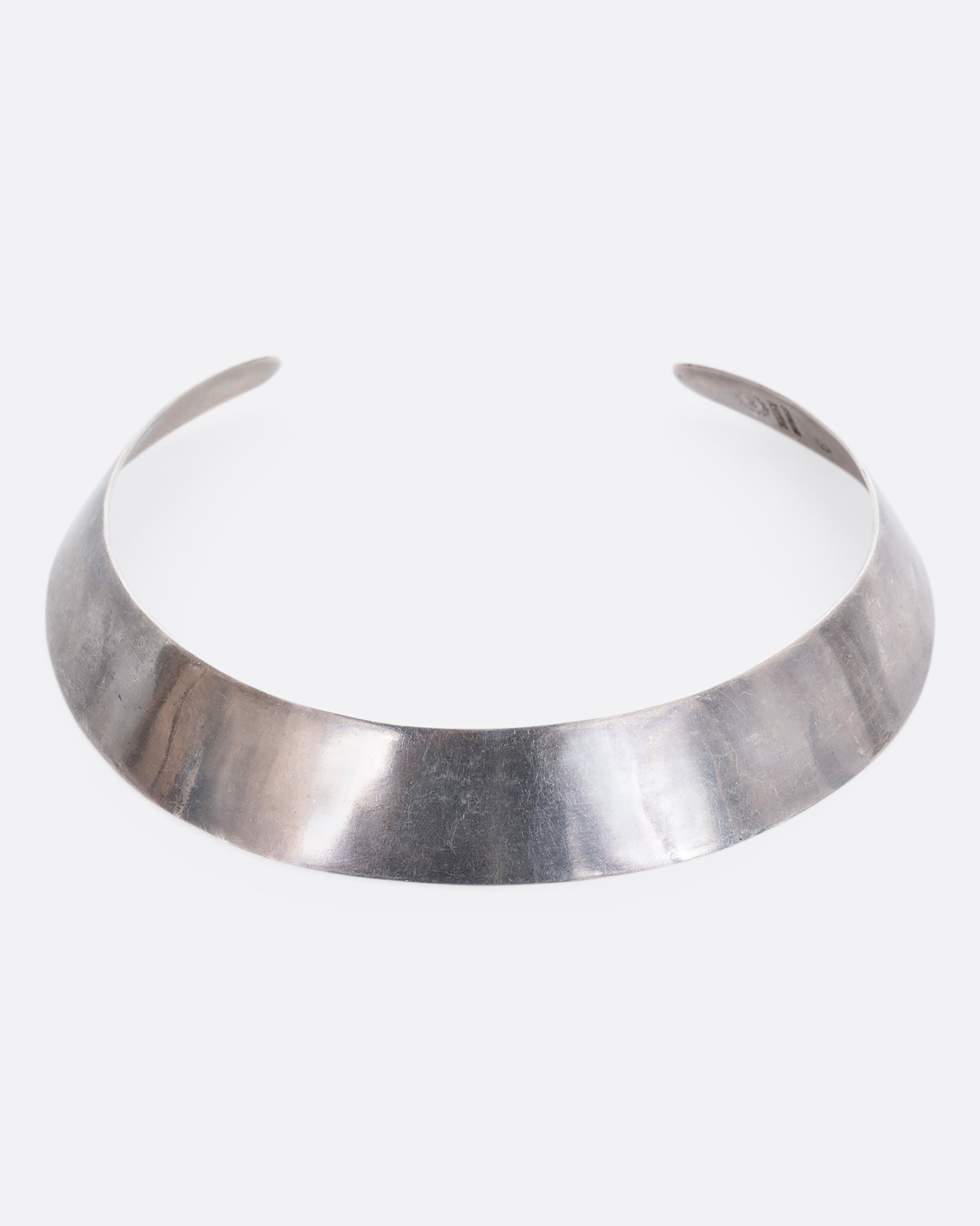 A flat sterling silver collar or choker. View from the front.