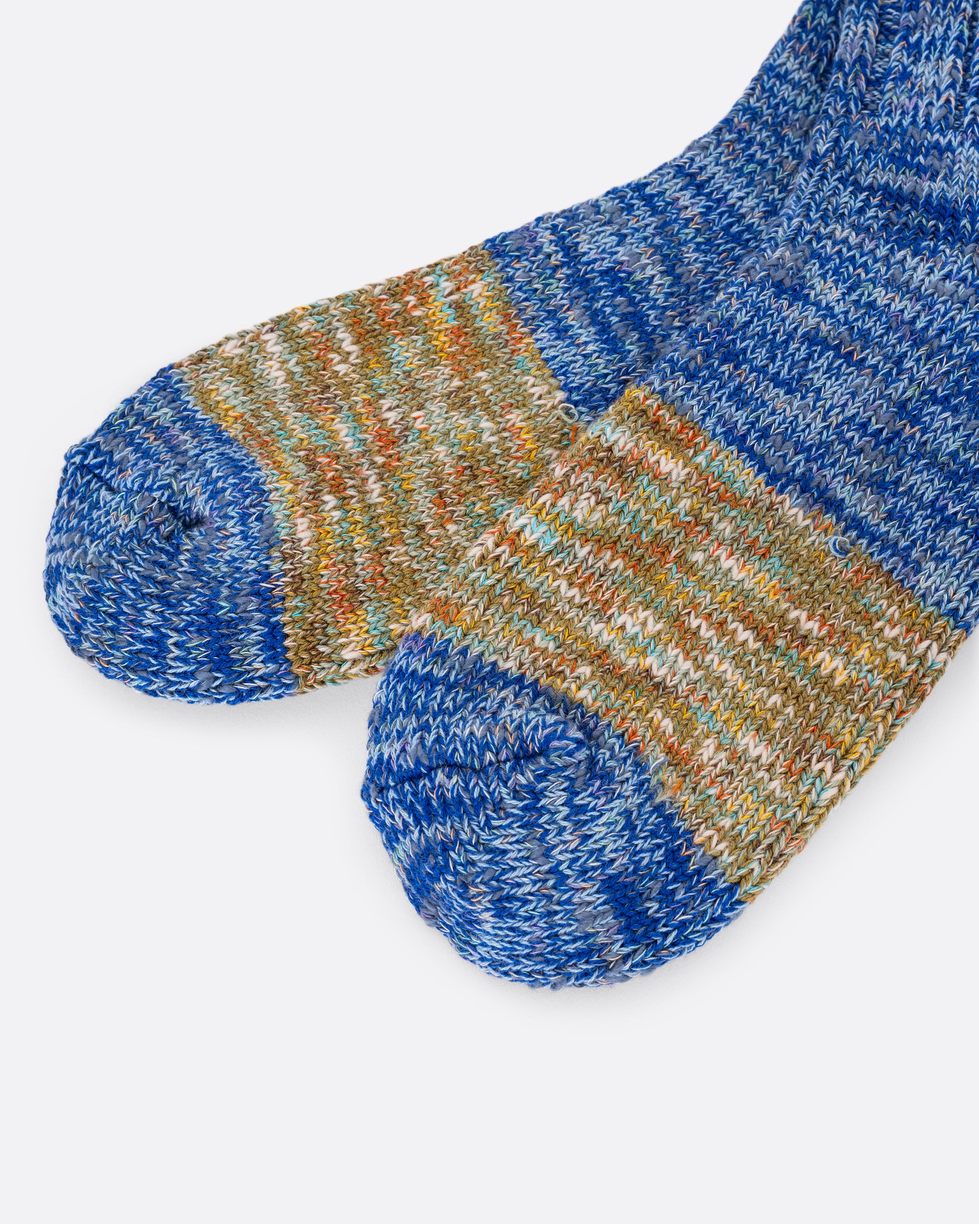 A pair of blue melange ribbed socks. View close up.