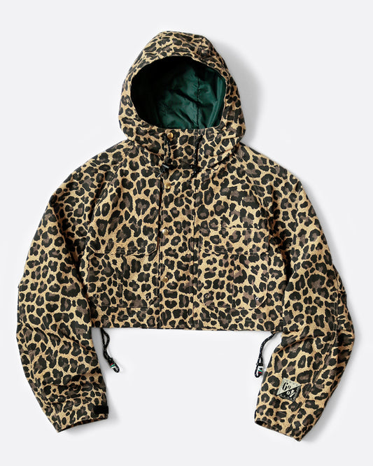 Cropped leopard rain jacket with hood and two front pockets. View from the front.