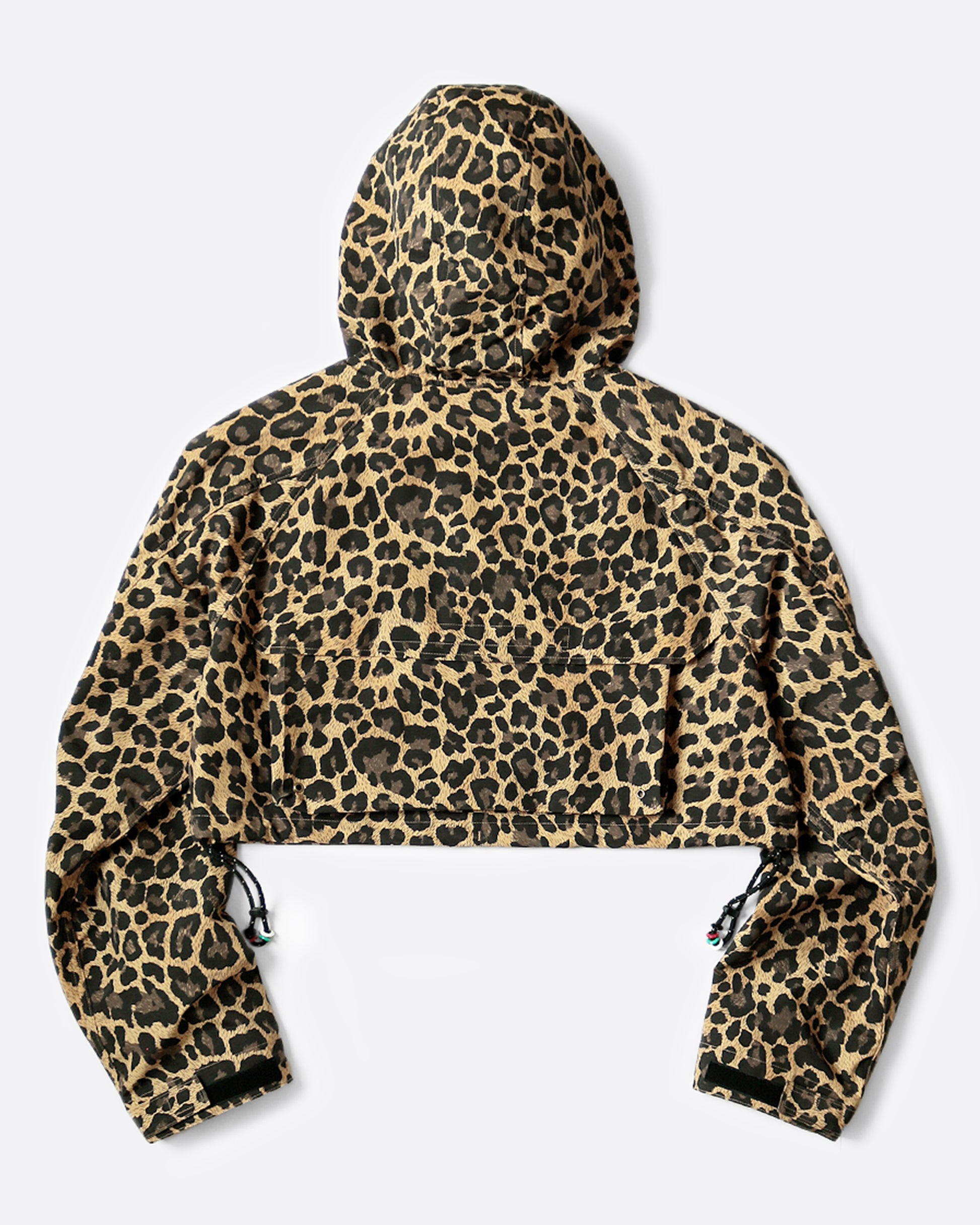 Cropped leopard rain jacket with hood and two front pockets. View from the back.