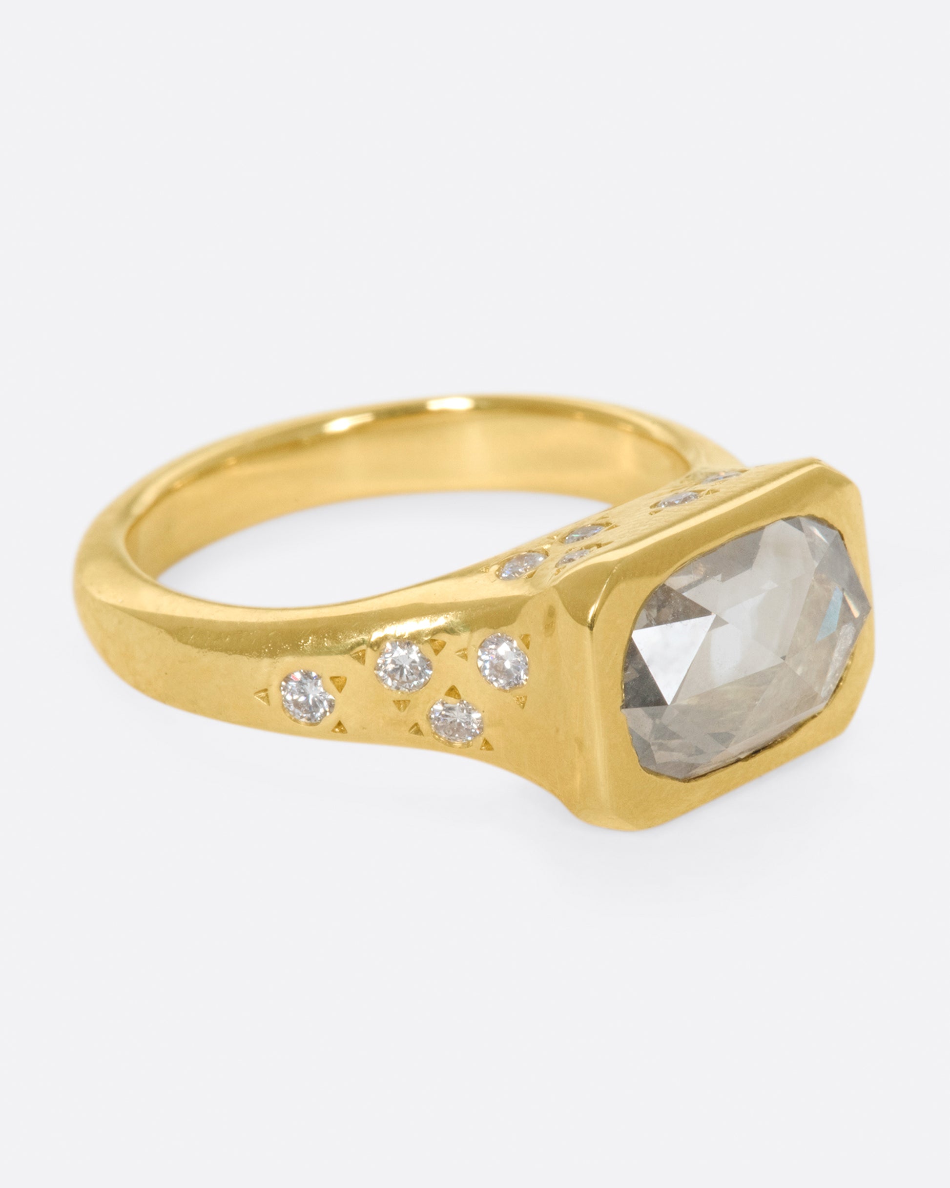 This ring creates a balance between being classic, impactful and a bit playful.