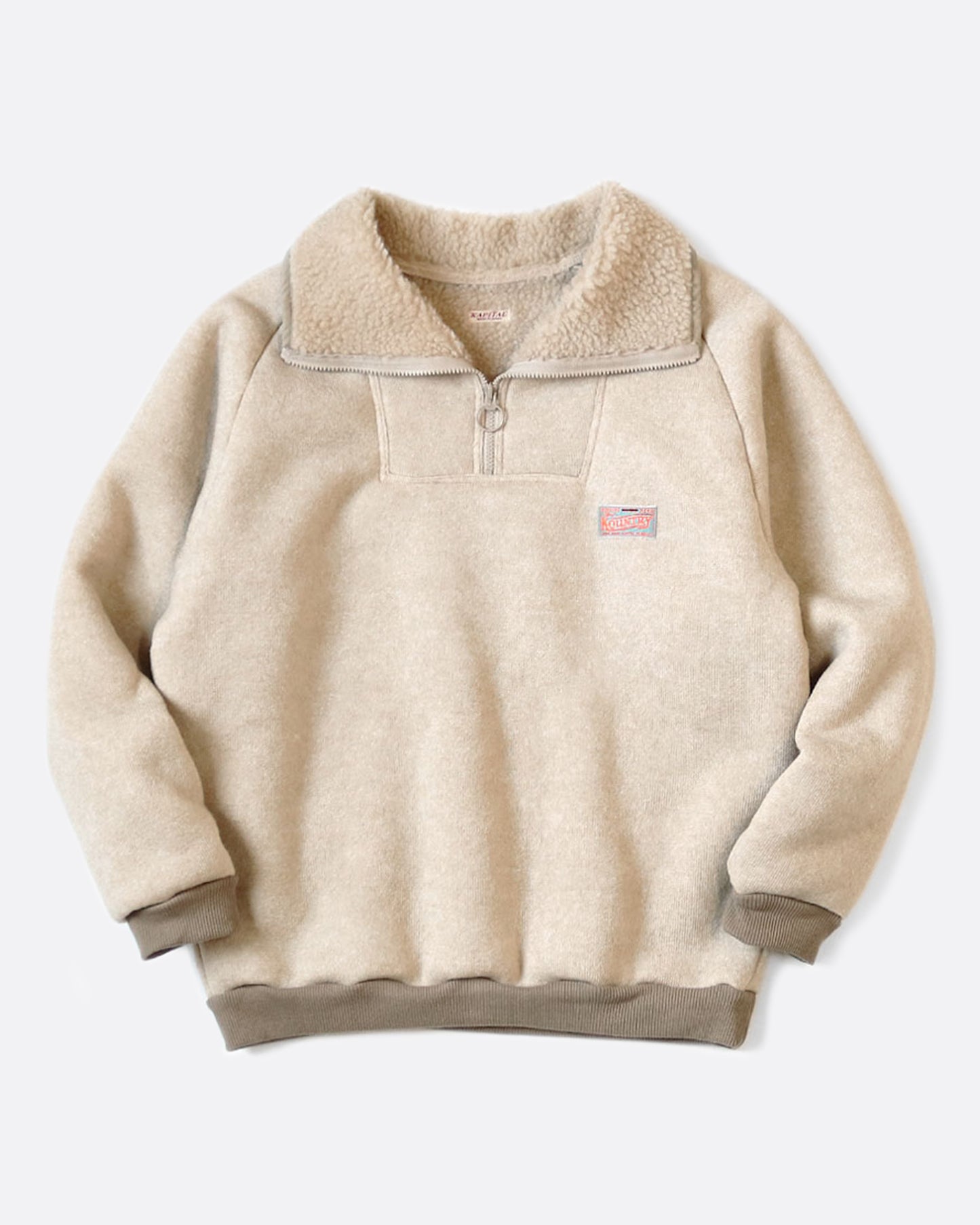 A pullover sweatshirt made from fluffy, thick and lightweight boa fabric. This piece has raglan sleeves and a loose silhouette for a relaxed feel.