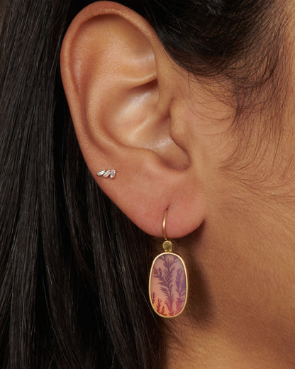 Lola Brooks earring in 18k yellow gold worn on an ear, an oval dendritic agate with fern-like patterns in a gold bezel