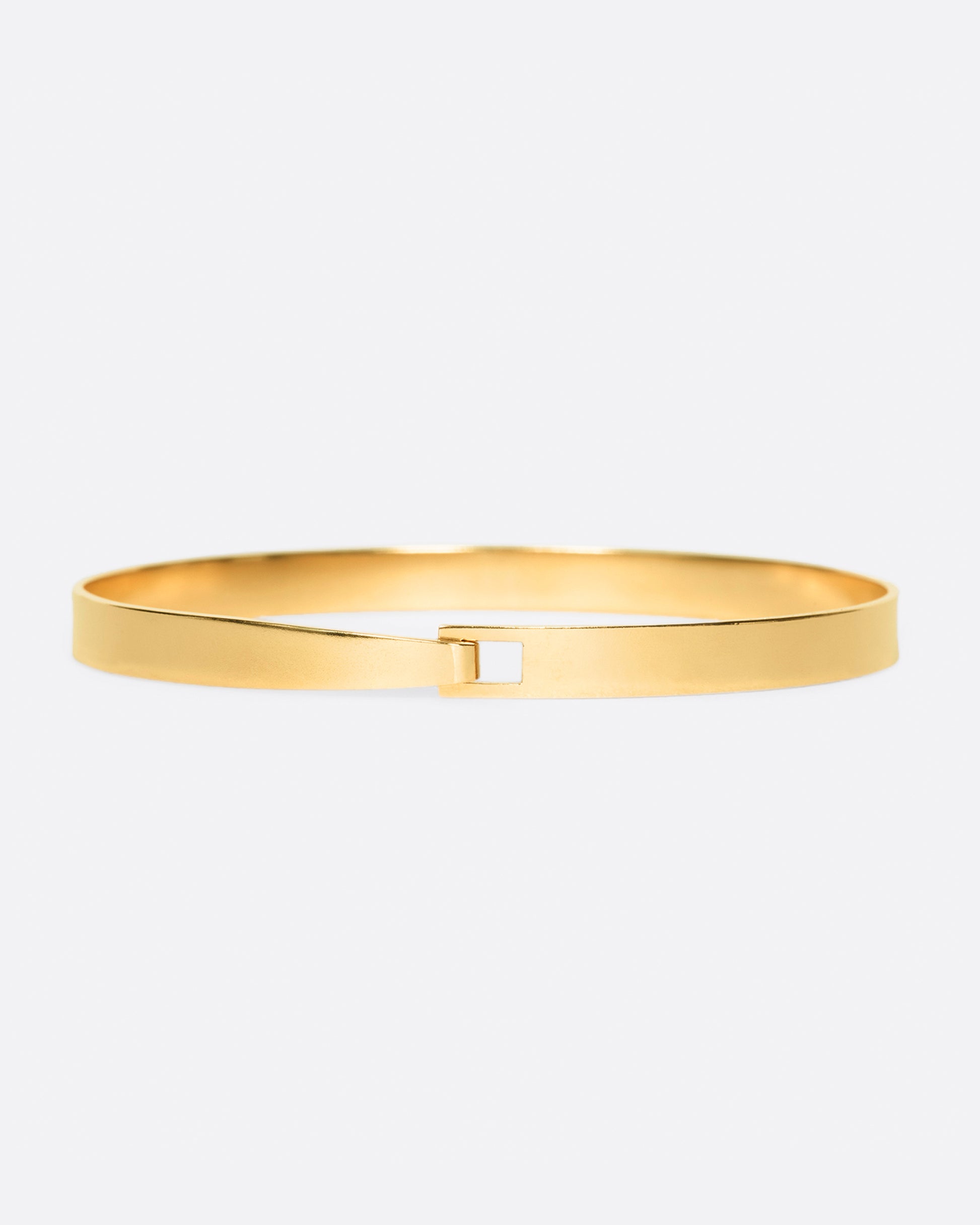 A simple and sturdy gold bracelet, perfect on its own or layered with your other favorite pieces.