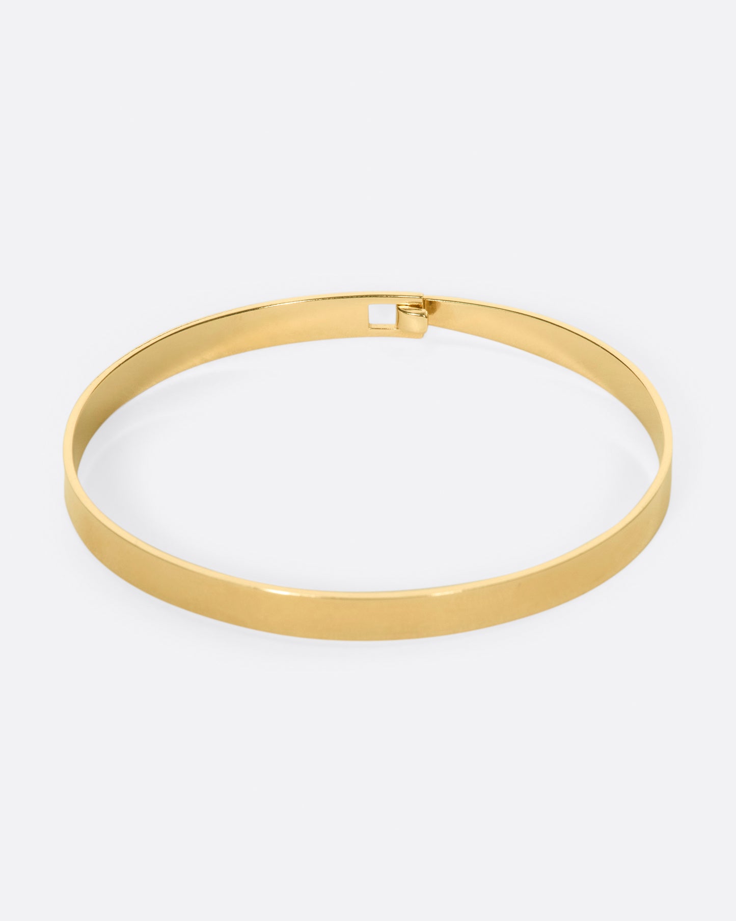 A simple and sturdy gold bracelet, perfect on its own or layered with your other favorite pieces.