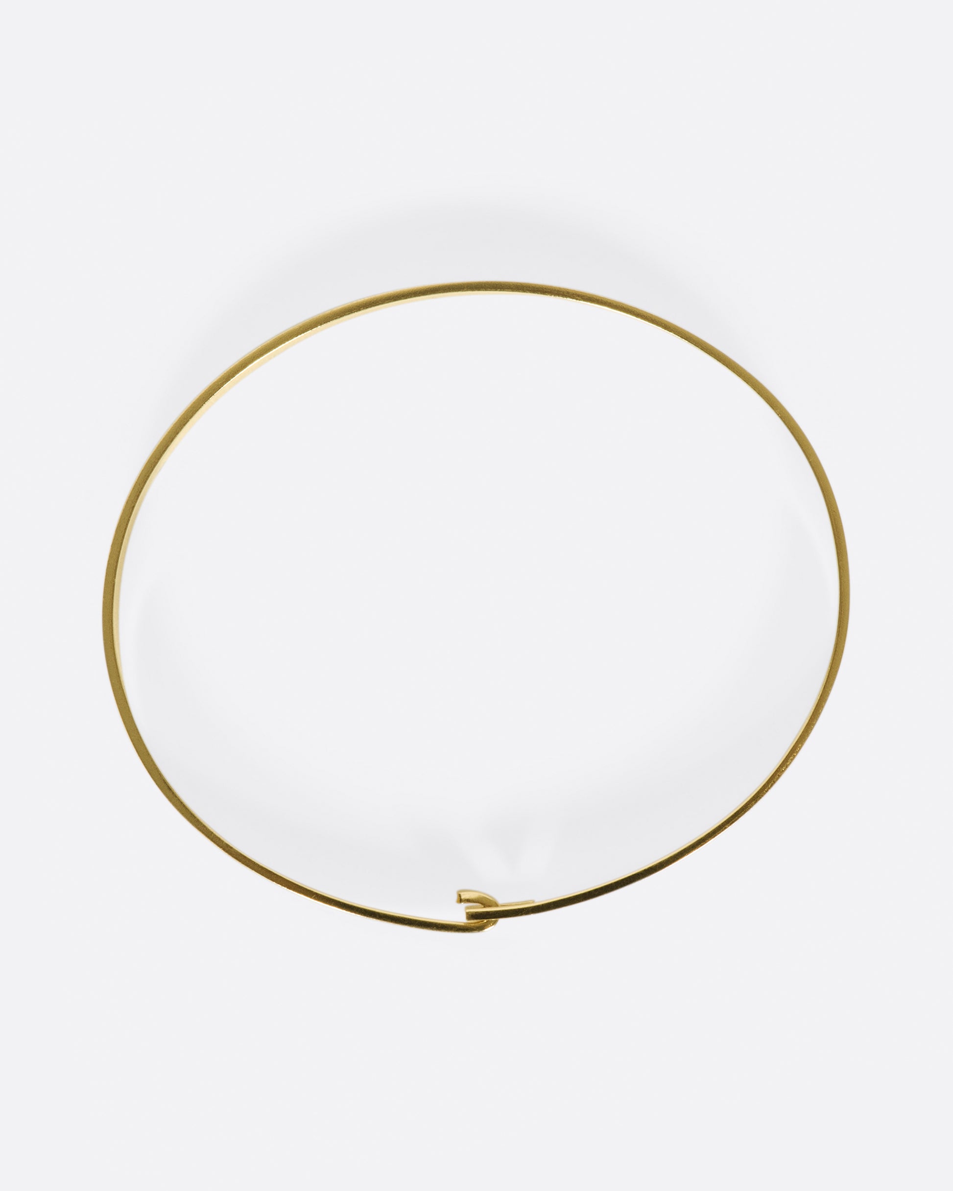 A simple and sturdy gold bracelet, perfect on its own or layered with your other favorite pieces.