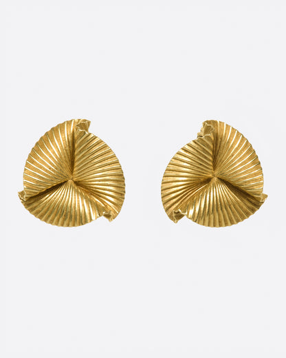 Vintage clip-on earrings in 14k yellow gold, round fluted fans folded into a three-sided swirl