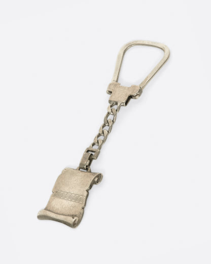 Vintage keychain in sterling silver, a scroll-shaped charm on a twisted chain with a key loop