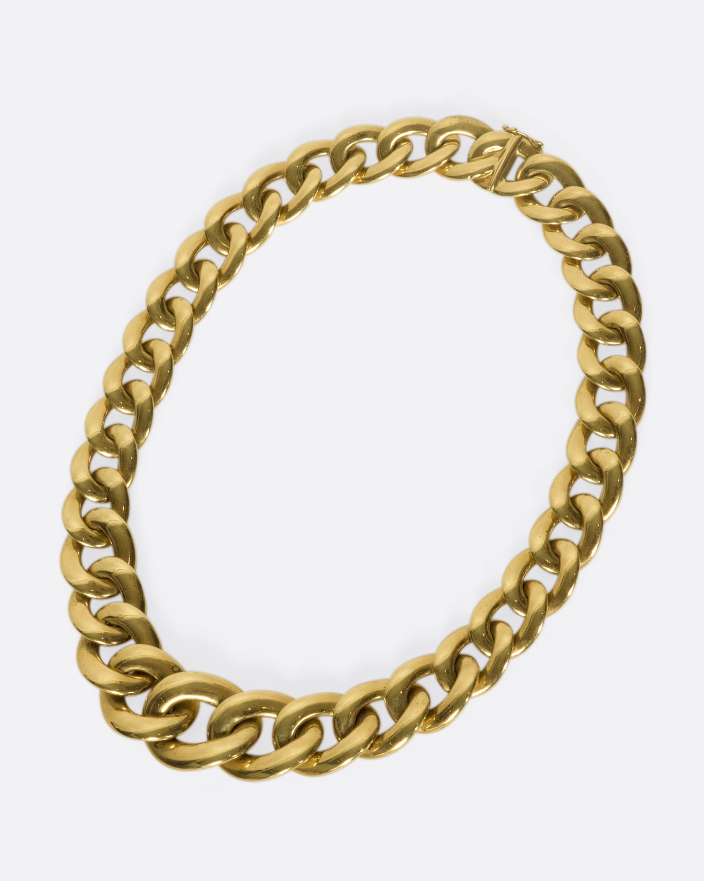 The links on this chain are substantial and reach almost an inch wide, are still buttery soft and comfortable.