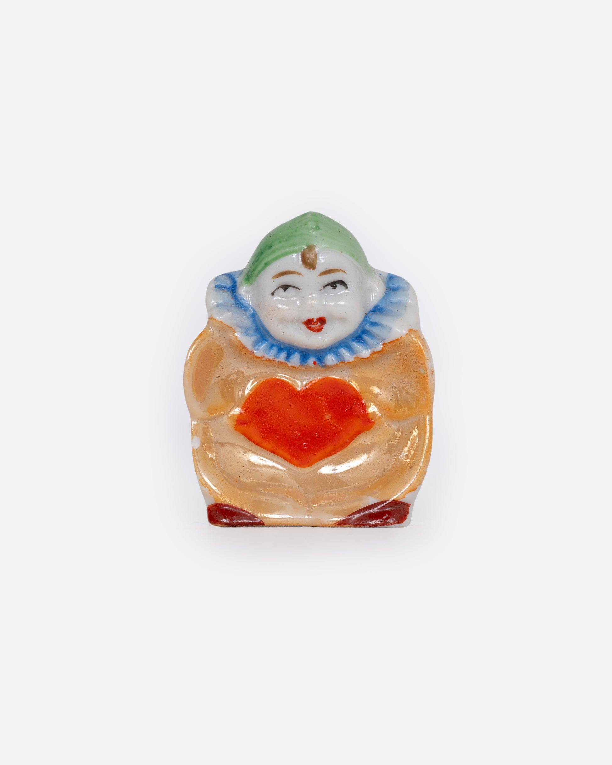 A Japanese harlequin clown dish with a red heart card suit costume. Shown from the top.