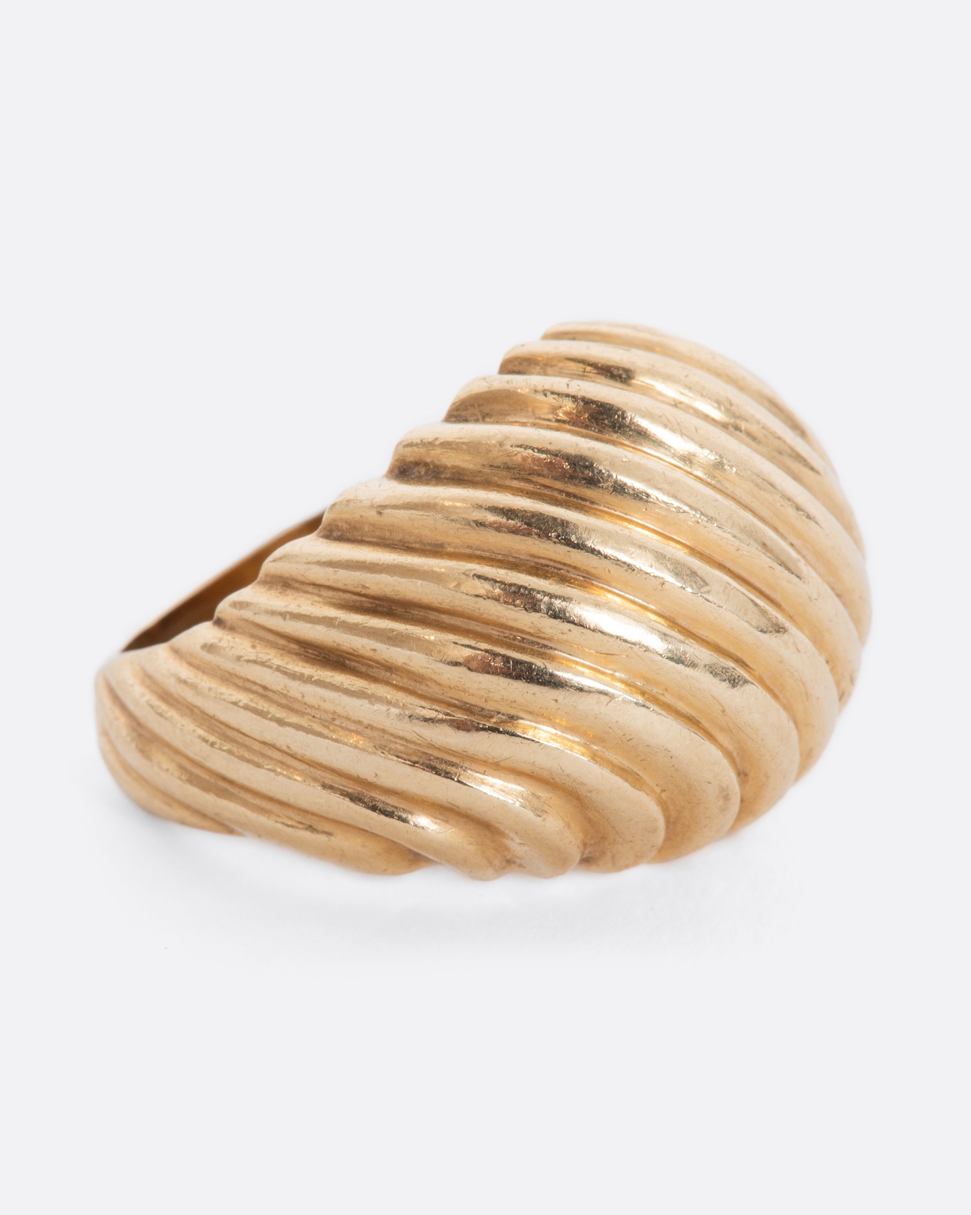 Yellow gold dome ring with diagonal ribbing. View from the side.