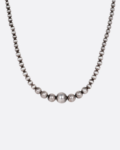 Vintage necklace in sterling silver, graduated round silver beads getting larger toward the center