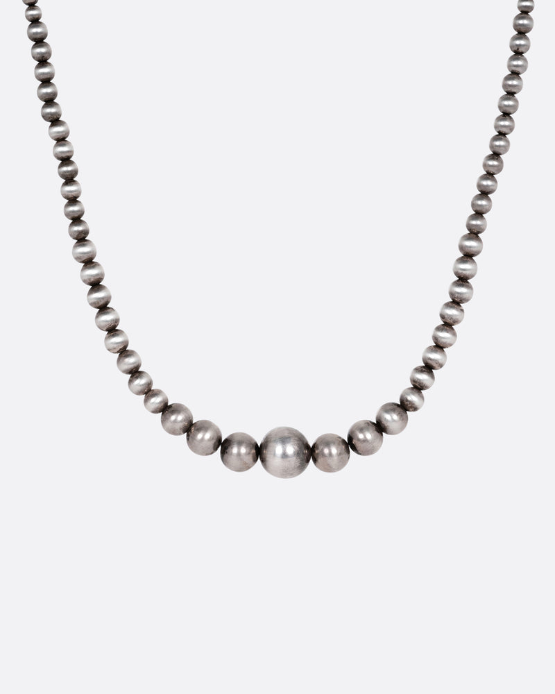 Vintage necklace in sterling silver, graduated round silver beads getting larger toward the center