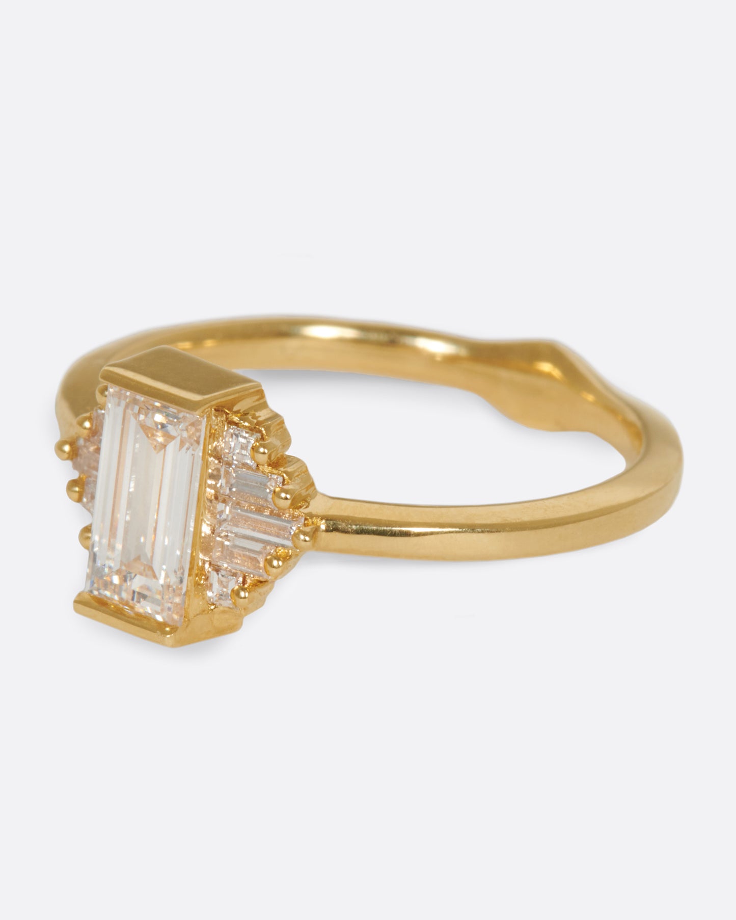 A large diamond baguette sits at the center of this ring, flanked by five additional baguettes on either side.