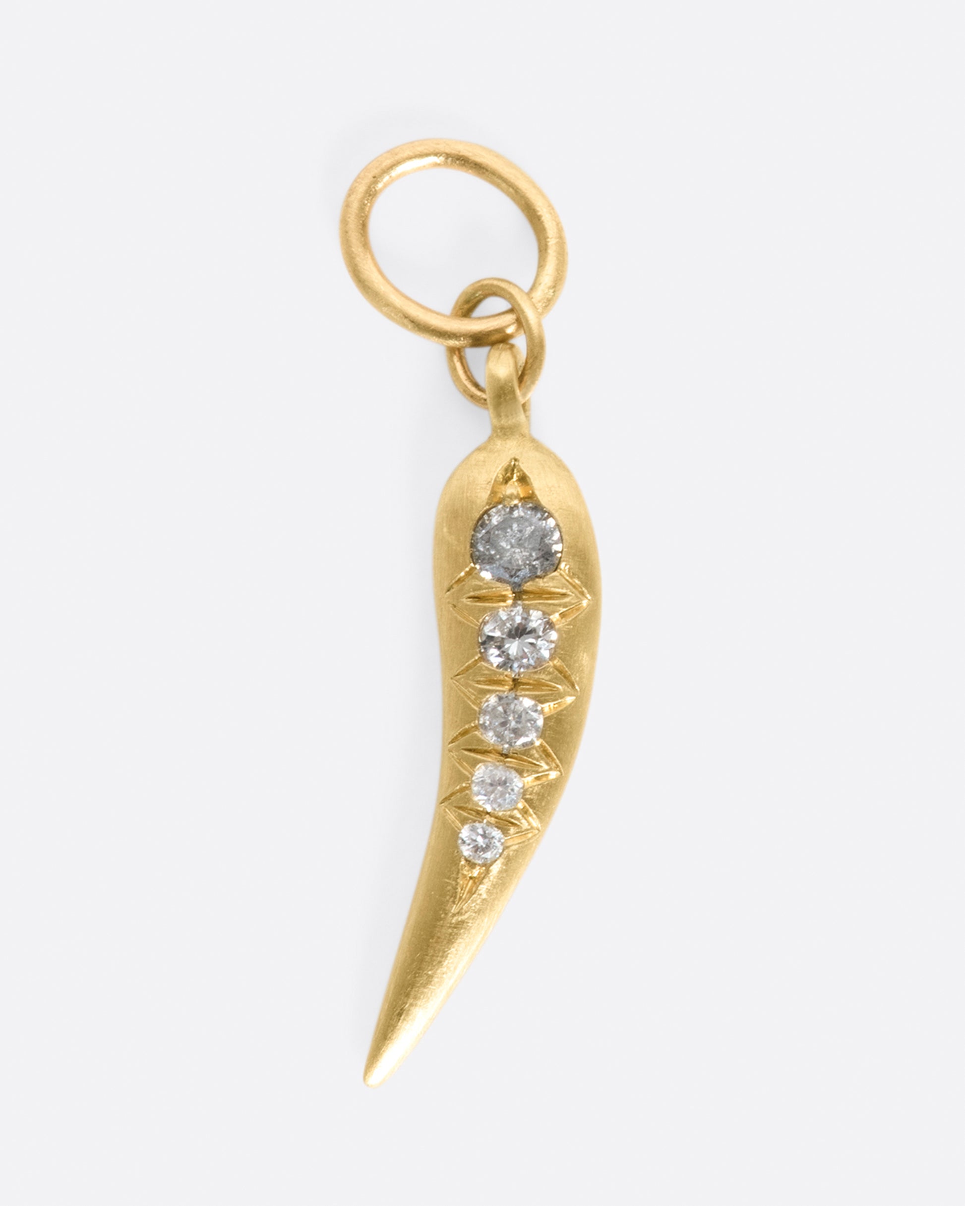 An homage to a classic Italian horn, lined with gray diamonds.