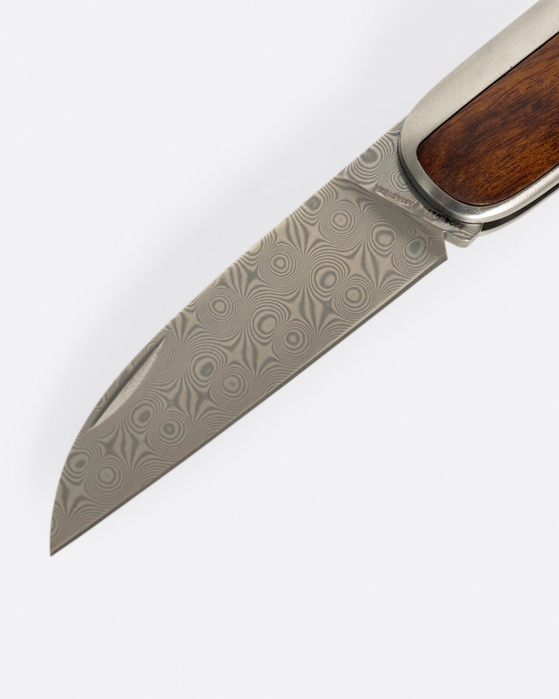 A pocket knife with a rosewood handle and damasteel blade.